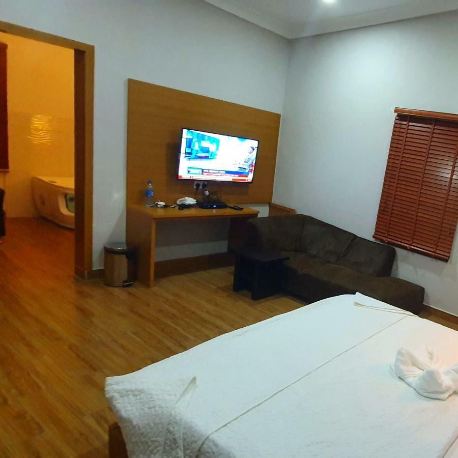 Taverna Lounge & Boutique Hotel 포트하커트 외부 사진