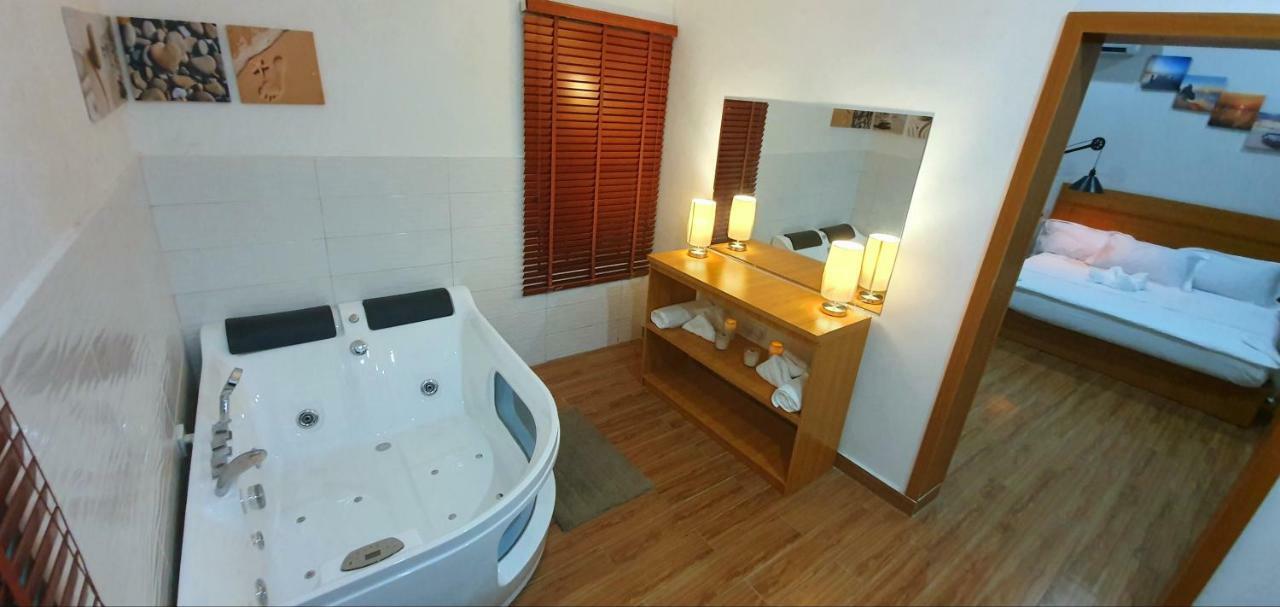 Taverna Lounge & Boutique Hotel 포트하커트 외부 사진